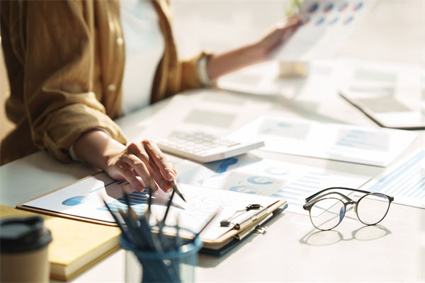 如何科学制定企业年度经营计划以确保目标实现？